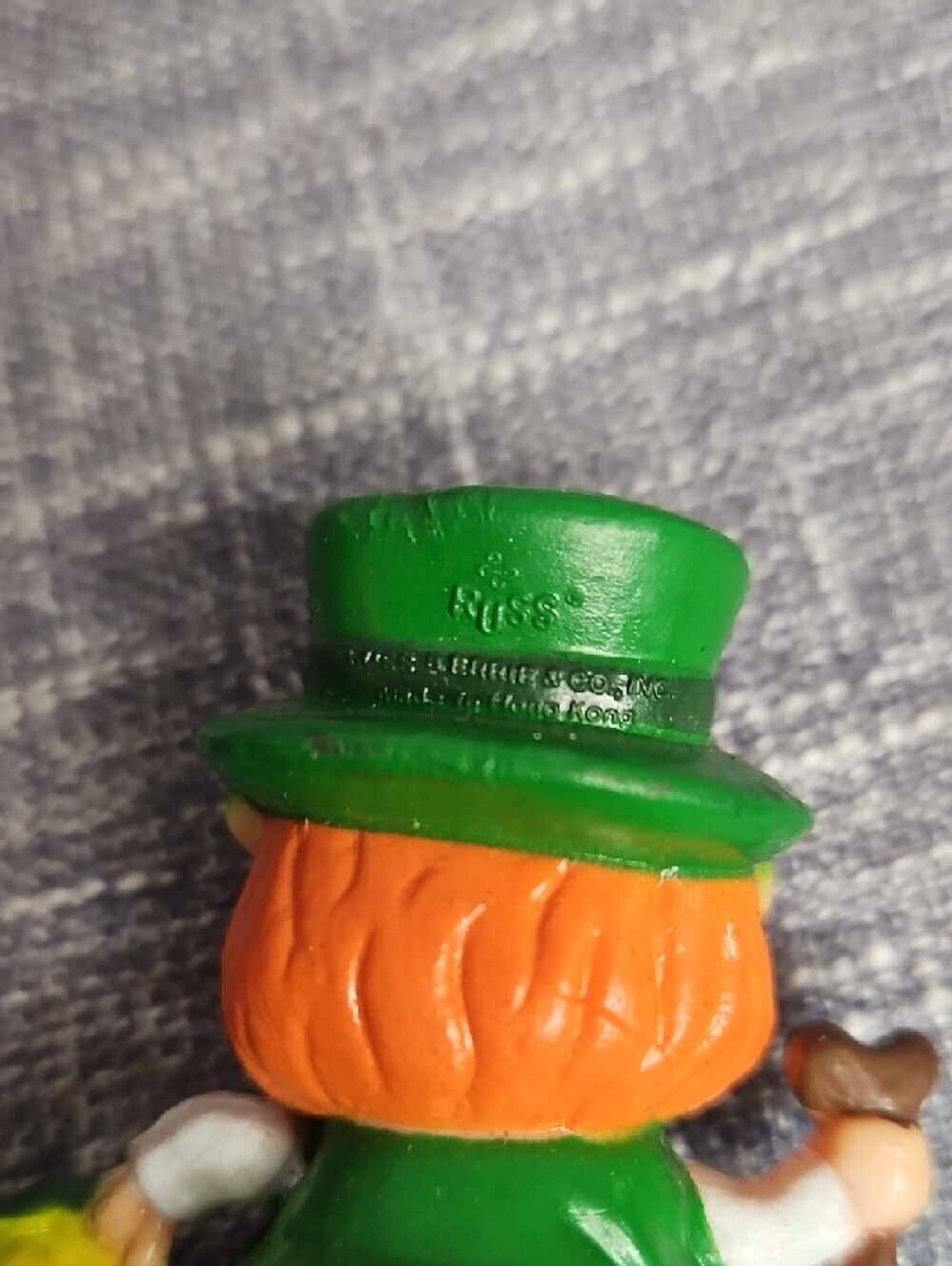 Vintage 1980s Russ Berrie St. Patrick's Day Leprechaun PVC Figures - Set of 2 - Picture 2 of 3